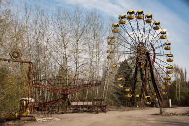 Pripyat Çernobil hayalet kasabasında eski dönme dolap