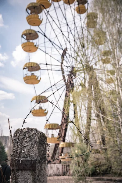 Pripyat Çernobil hayalet kasabasında eski dönme dolap