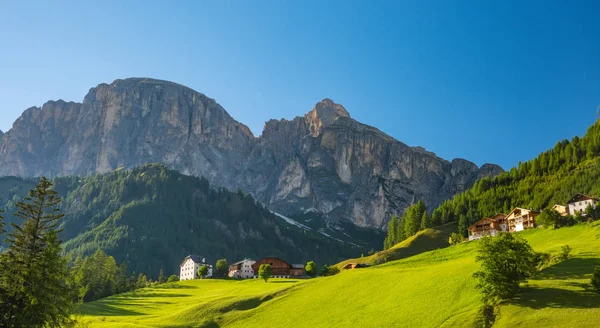 Paisaje de montaña de verano Dolomite Alps, Italia — Foto de Stock