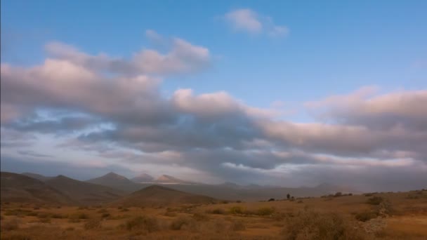 Timelapse matutino de Lanzarote Timanfaya Montaña y Nubes — Vídeos de Stock