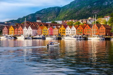 Bryggen-Hansa rıhtımUnesco Dünya Mirası Alanı'ndaki tarihi binaların görünümü