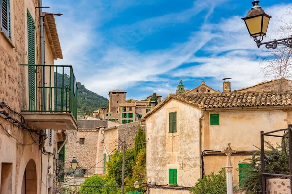 Valldemossa antiguo pueblo mediterráneo, punto de referencia de Mallorca, España — Foto de Stock