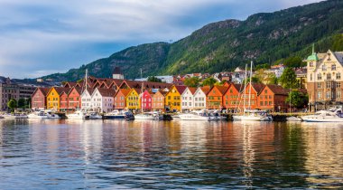 Bryggen-Hansa rıhtımUnesco Dünya Mirası Alanı'ndaki tarihi binaların görünümü
