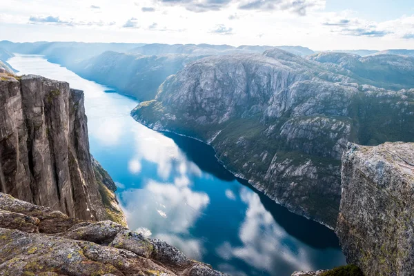 Вид с воздуха Lysefjorden from Kjeragbolten Norway — стоковое фото