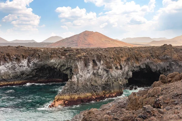 Cavernas de lava Los Hervideros na ilha Lanzarote, Canária — Fotografia de Stock