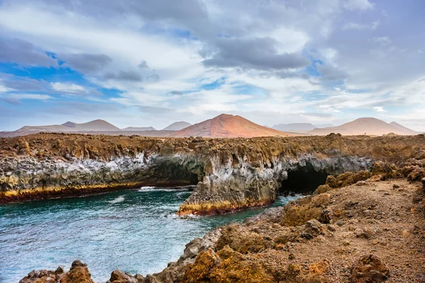 Cuevas de lava Los Hervideros en Lanzarote isla, Canarias —  Fotos de Stock