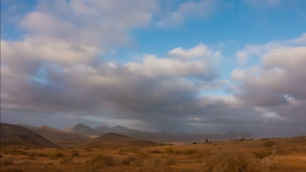 Утренний хронометраж горы и облаков Лансароте Тиманфайя — стоковое видео