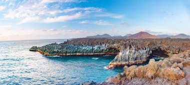 Lanzarote Adası, Kanarya 'daki Los Hervideros lav mağaraları