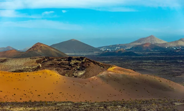 Vulkanisch landschap op Timanfaya National Park, Lanzarote Eiland Canarische Eilanden Spanje — Stockfoto