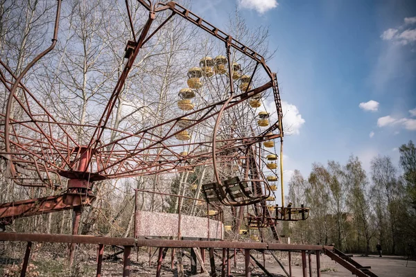 A régi óriáskerék a Pripyat Chernobyl szellemvárosban — Stock Fotó