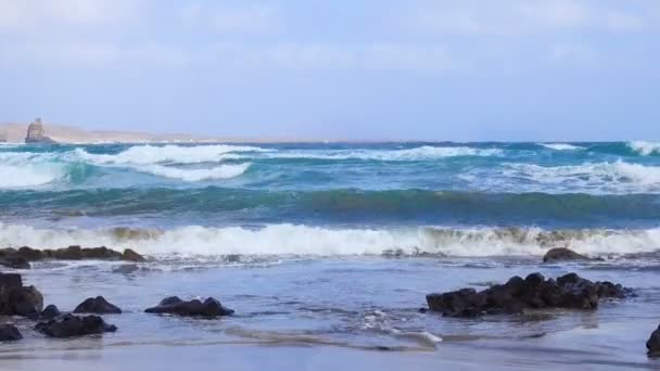 Strand Playa de Orzola auf Lanzarote, Kanarische Inseln — Stockvideo