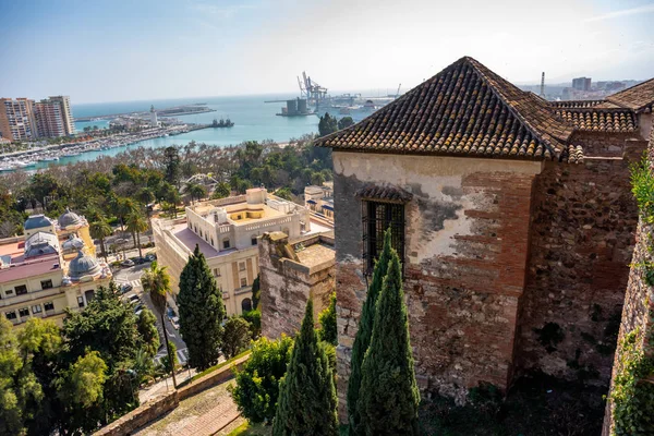 Vista aérea panorámica de Málaga en un hermoso día de verano, España — Foto de Stock