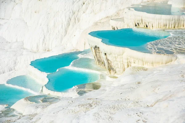 Pamukkale, piscina natural com água azul, Turquia — Fotografia de Stock