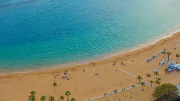 Widok z lotu ptaka na plażę Teresitas, Wyspy Kanaryjskie — Wideo stockowe