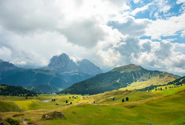 Letni krajobraz góry Langkofel, Tyrol Południowy, Dolomity, Włochy — Zdjęcie stockowe