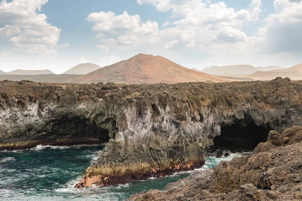 Cuevas de lava Los Hervideros en Lanzarote isla, Canarias — Foto de Stock