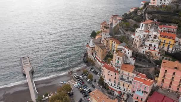 Vuelo aéreo con drones de Maiori, costa de Amalfi, Italia — Vídeos de Stock