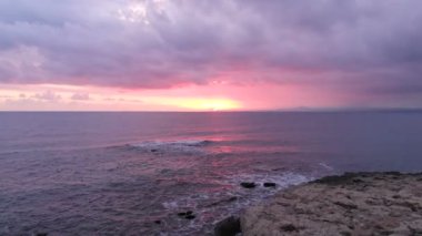 4k Hava Aracı açık denizde uçuyor