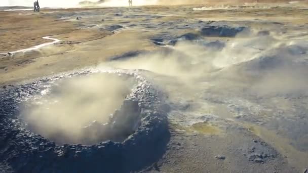 Geotermální oblast Hverir Myvatn s přírodní párou Island — Stock video