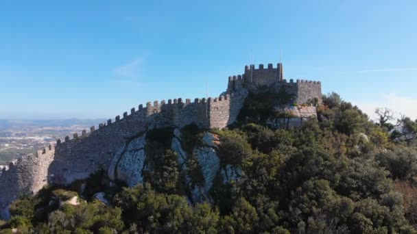 4k letecké drone pohled na hrad Sintra nebo maurský hrad Sintra Portugalsko — Stock video