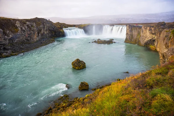 Vodopád Godafoss. Jeden z nejlepších vodopádů na Islandu — Stock fotografie