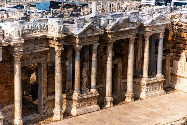 Ruinas del teatro en la antigua Hierápolis, Pamukkale, Turquía — Foto de Stock