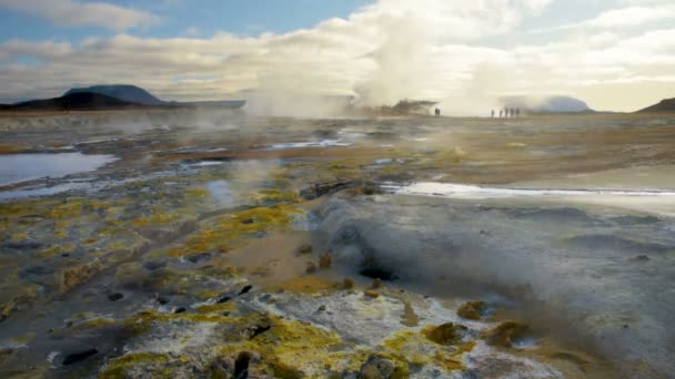 Hverir Myvatn geothermisch gebied met natuurlijke stoom IJsland — Stockvideo