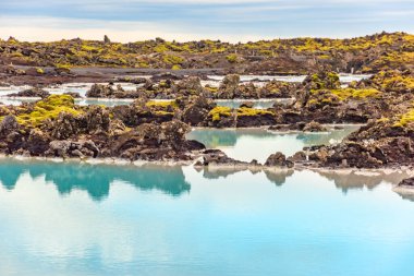 Reykjavik, İzlanda yakınlarındaki Blue Lagoon doğal termal havuzu.