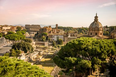 Roma 'nın başkenti İtalya' daki Capitoline Hill 'den Roma Forumu ve Kolezyum manzarası