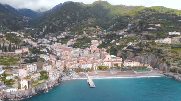 Maiori 'nin hava aracı görüntüsü, Amalfi sahili, İtalya — Stok video