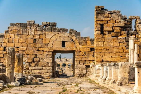 ヒエラポリス古代都市遺跡パムッカレトルコ。ユネスコ世界遺産 — ストック写真