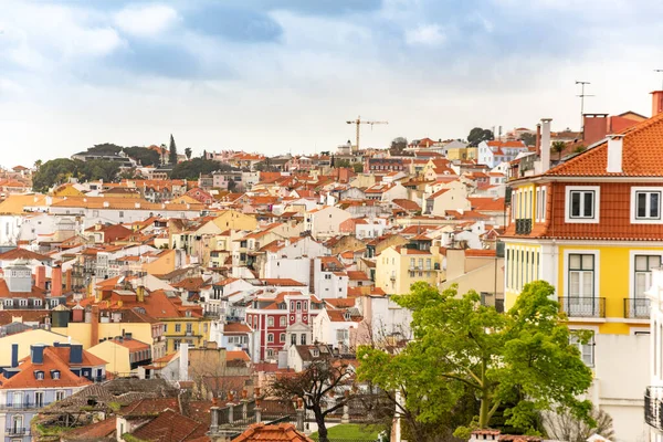 Lissabon, Portugal skyline op zonnige zomerdag — Stockfoto