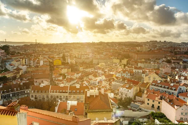 Lisboa, Portugal skyline en soleado día de verano — Foto de Stock