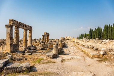 Hiyeraplis antik kenti Pamukkale Türkiye 'sini harap ediyor. UNESCO dünya mirası sahası