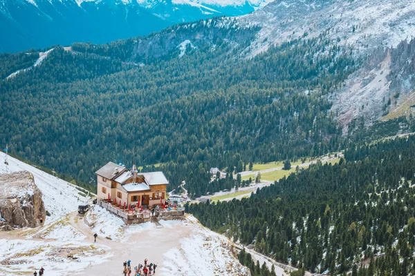 Primera nieve en Dolomitas, Rosegarten, refugio Vajolet. Mundo de belleza —  Fotos de Stock