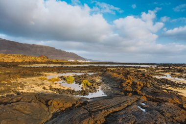 Lanzarote 'un deniz kıyıları inanılmaz alçak. Kanarya Adaları. İspanya