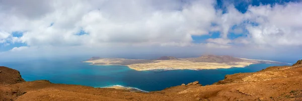 Panorama z lotu ptaka wyspy La Graciosa. Wyspy Kanaryjskie — Zdjęcie stockowe