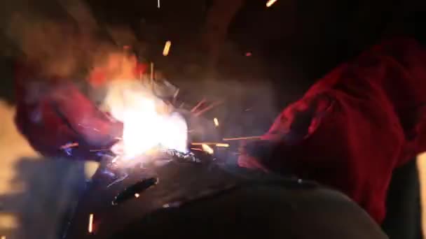 Las Manos Constructor Hombre Trabaja Con Una Máquina Corte Metal — Vídeos de Stock