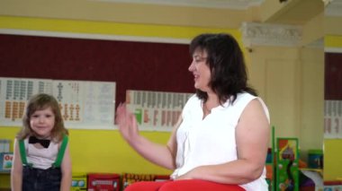 İki video karışımı. anne ve oğul