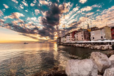 Rovinj, Istria, Hırvatistan bulutlu gün batımı