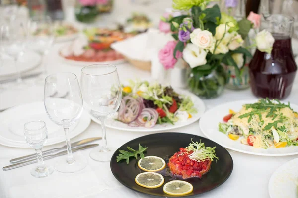 Servi Pour Une Table Banquet Verres Vin Avec Serviettes Verres — Photo