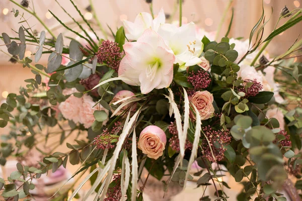 Квітковий Стіл Прикраси Свят Весільної Вечері Набір Столів Святкових Заходів — стокове фото