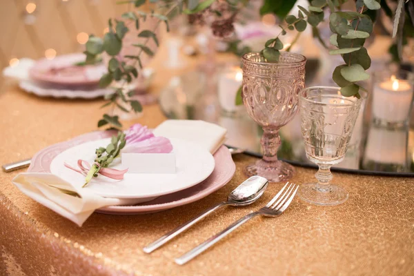 Assiette Décorée Fleurs Dans Restaurant — Photo