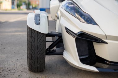 Trike veya üç tekerlekli araç Spyder için lastik ve far