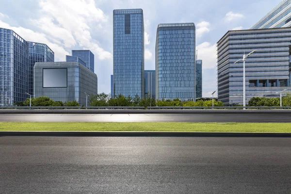 Panorama Skyline Und Moderne Geschäftshäuser Mit Leeren Straßen Leerem Betonquadrat — Stockfoto