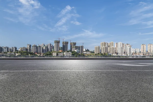 Skyline Panoramique Immeubles Bureaux Modernes Avec Route Vide Plancher Carré — Photo