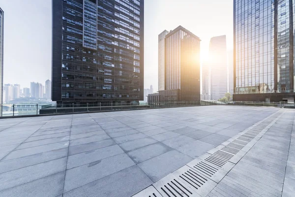 Skyline Panorâmico Modernos Edifícios Escritórios Negócios Com Estrada Vazia Piso — Fotografia de Stock