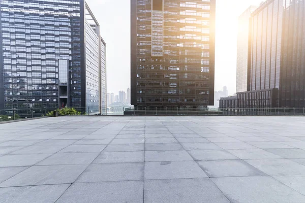 Skyline Panorâmico Modernos Edifícios Escritórios Negócios Com Estrada Vazia Piso — Fotografia de Stock