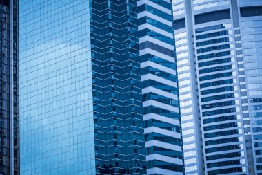 mavi cam ofis binası