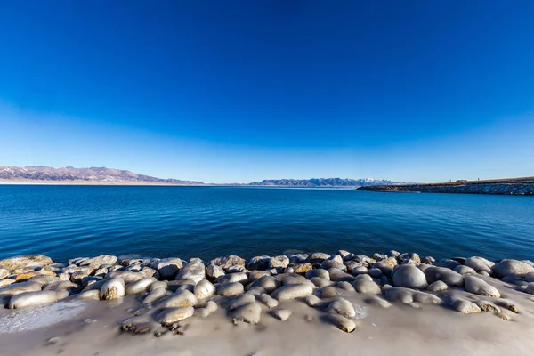 Lago Sailimu Ghiacciato Con Sfondo Montagna Neve Yili Xinjiang Della — Foto Stock